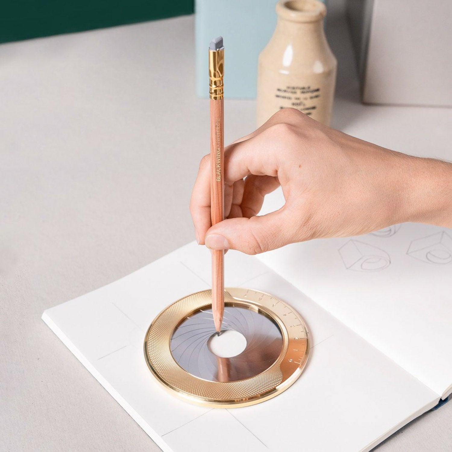 Makers Cabinet Brass & Steel Aperture Drawing Compass - Iris - Tools | Gladfellow