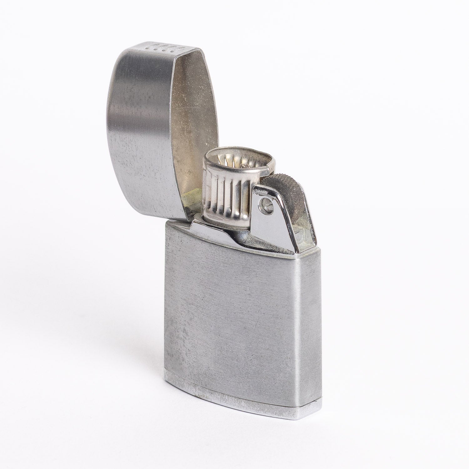 Ronson Vintage Windlite Lighter – Brushed Chrome with Chevron Lid - Gladfellow