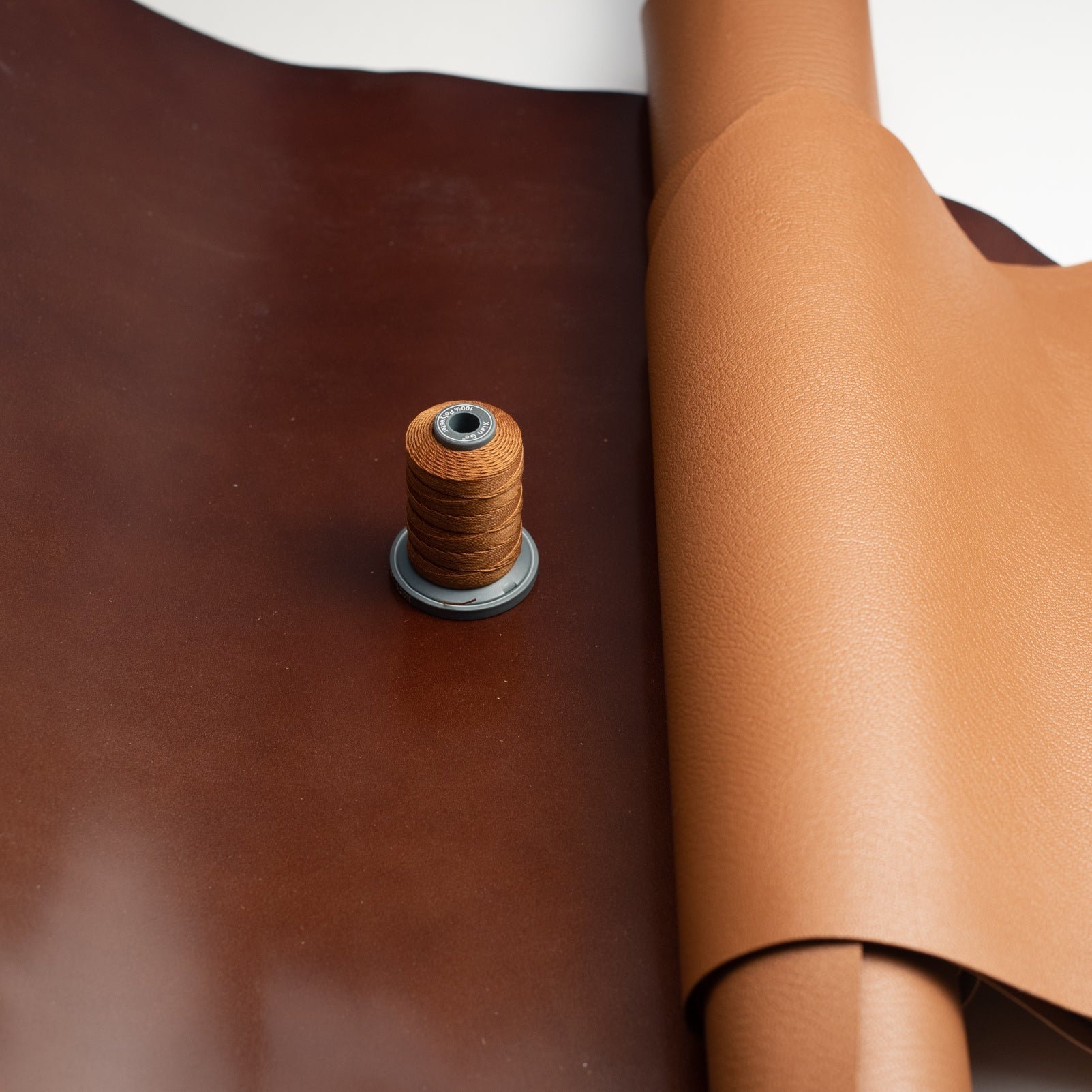 Shell Cordovan & Chèvre Bifold Wallet - Cognac & Gold - GLADFELLOW